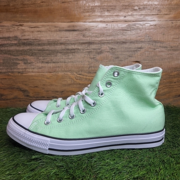 Chuck Taylor All Star Leather Unisex High Top Shoe. Converse.com New Converse Unisex Chuck Taylor All Star A02352C